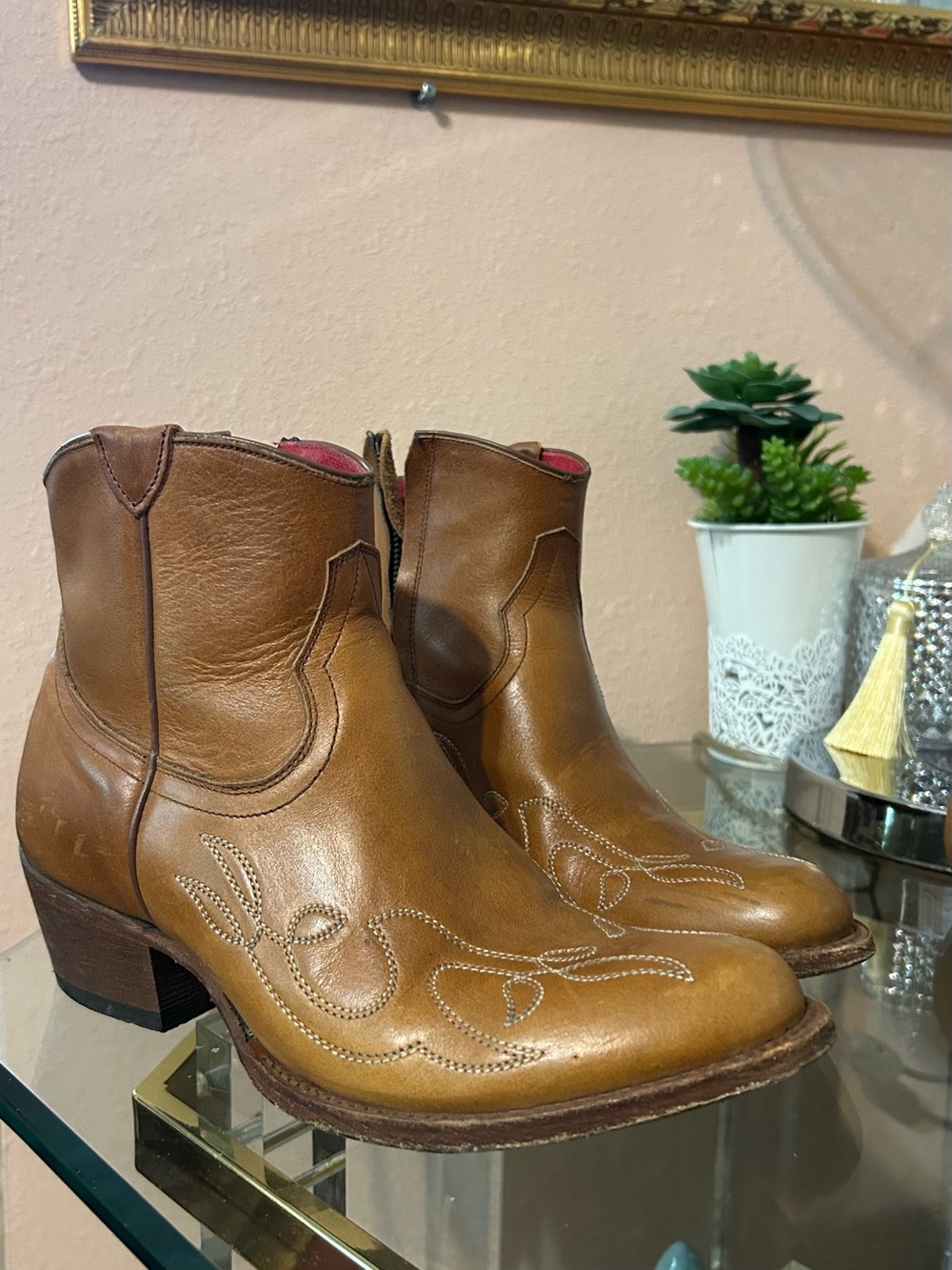 Macie Bean Shorty Boots Tan Leather Western Ankle Boots Size 9